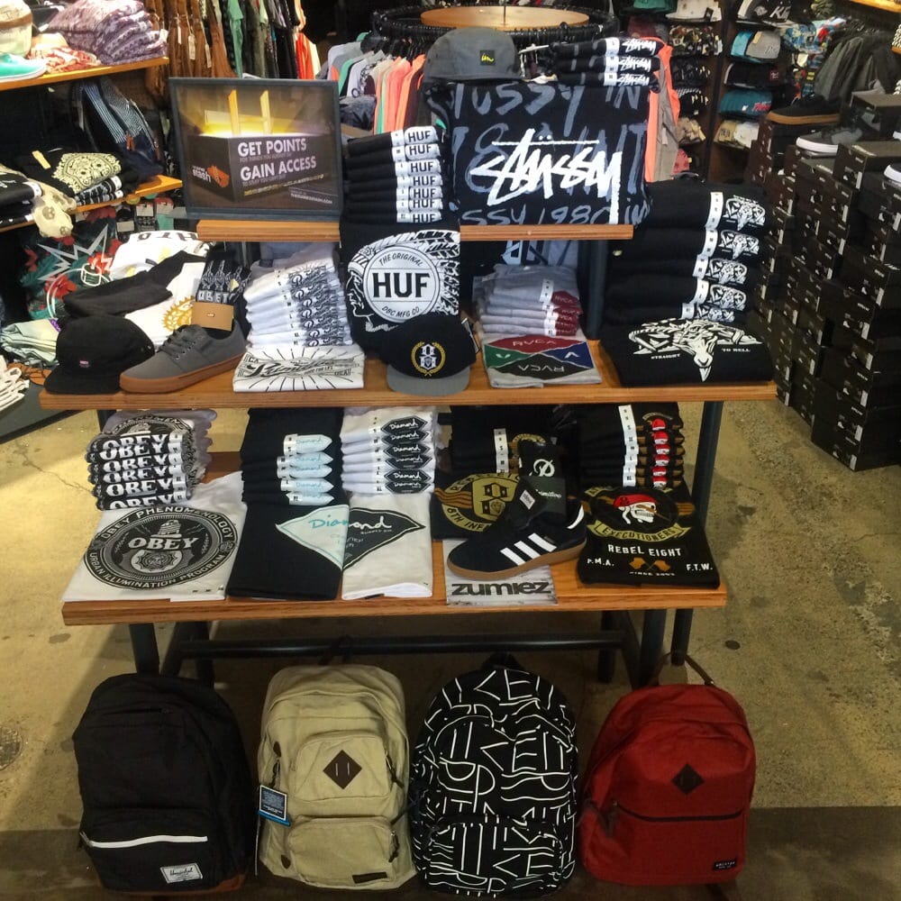 Zumiez Men's Clothing 15 Serramonte Ctr Daly City, CA Reviews