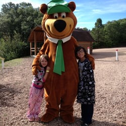 Jellystone Park logo
