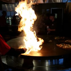 HuHot Mongolian Grill logo