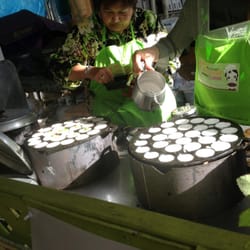 Mae Ting's Coconut Cakes
