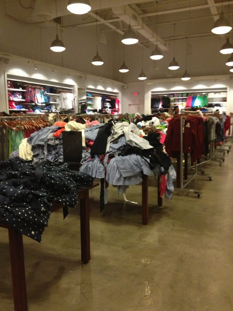 Abercrombie & Fitch Outlet Men's Clothing Milpitas, CA Reviews