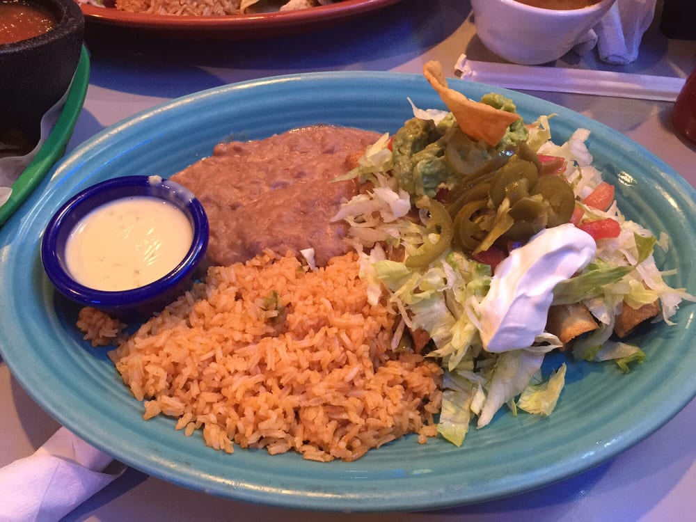 Lozano’s Mexican Restaurant & Sports Bar Mexican 405 New Market Rd