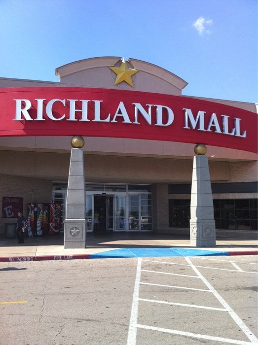 Waco weather essentials Central Texas Marketplace is Wacos premiere shopping destination Anchored by Belk, Kohls, Ross and Marshalls and a variety of dining options.