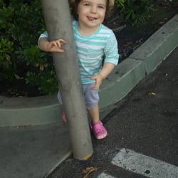 Sara's Day Care logo