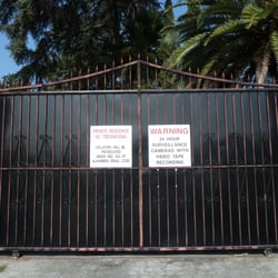 Pyrenees Castle logo