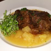 Bierbrasserie Cambrinus - Bruges, West-Vlaanderen, Belgium. Flemish Carbonades prepared with "Gulden Draak" Beer.  Carbonades à la Flamande à la Biere Gulden Draak.