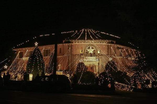 balian mansion has thousands of christmas lights and has balian mansion has thousands of christmas lights and has