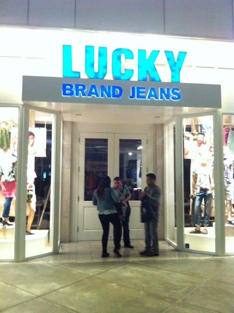 lucky brand hours