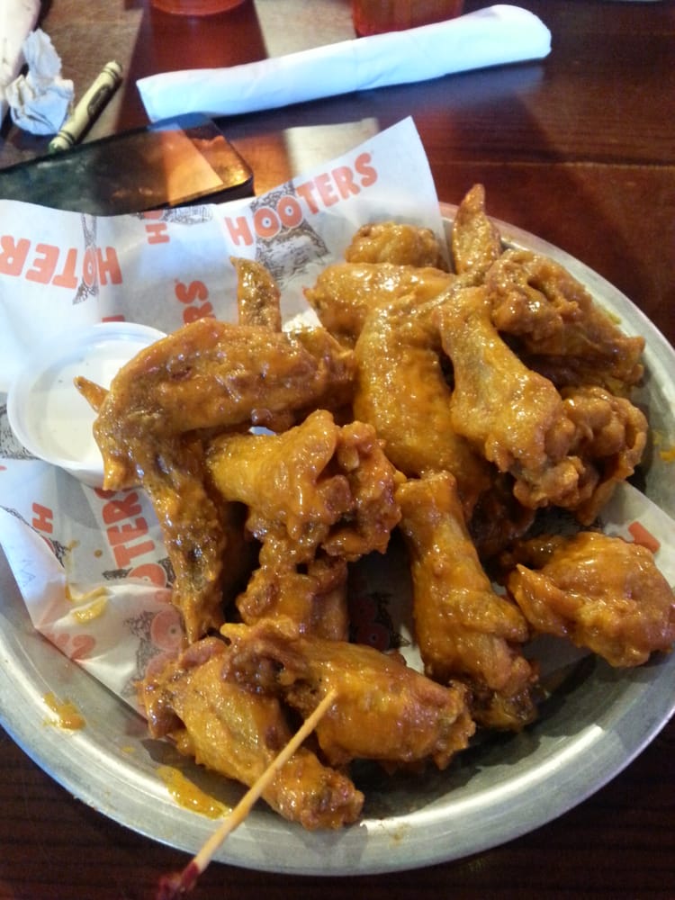 Hooters American (Traditional) Daytona Beach, FL Reviews Photos