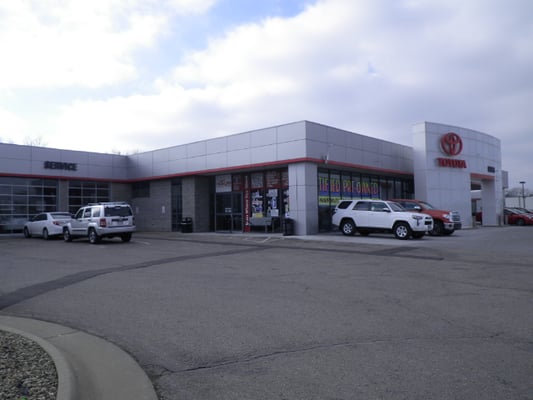 Lewis Toyota 2951 Sw Fairlawn Rd Topeka Ks Auto Dealers Mapquest Photos 6