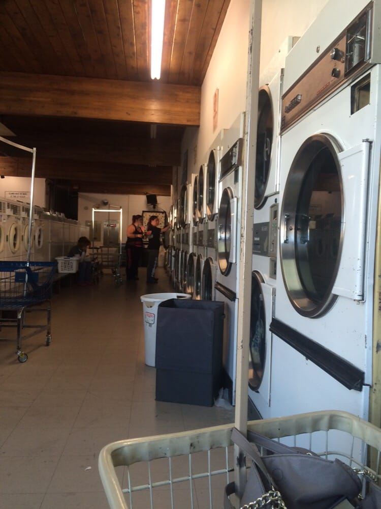 Champion Laundry Center 13 Reviews Laundry Services 1301 S Wells
