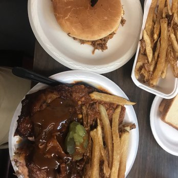 Macon Road Barbecue 27 Reviews Barbeque 2703 Avalon Rd Photo Of Macon Road Barbecue Columbus Ga United States