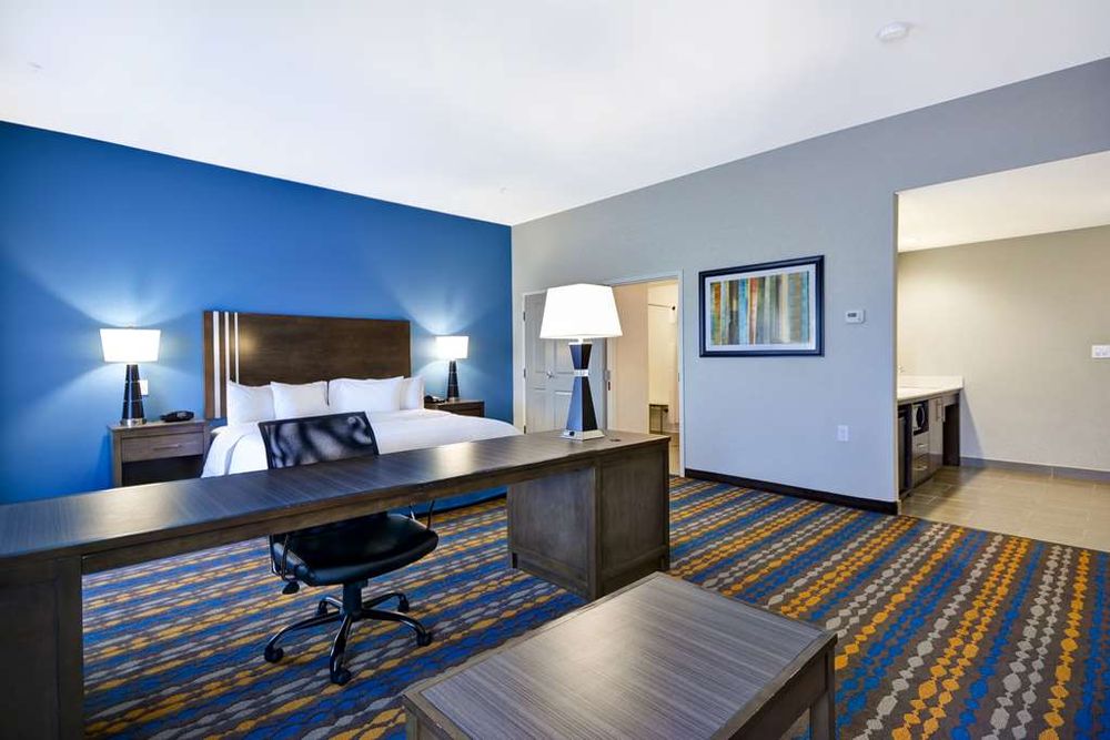 Holiday Inn Express Kenedy