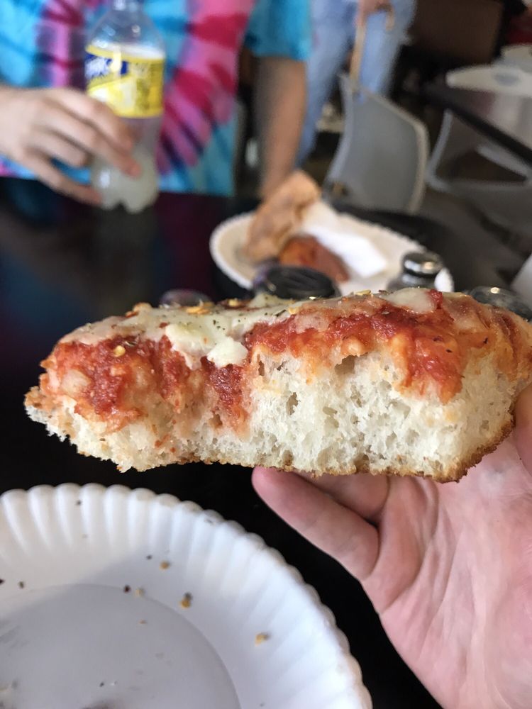 Flying Pizza Order Food Online 40 Reviews Pizza 223 N Main St