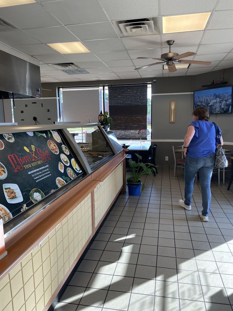 Mom And Son Thai Kitcken