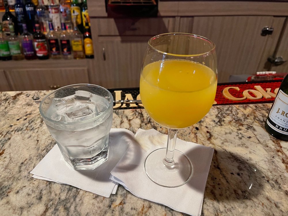 Polomoni's Bar and Cocktail Lounge