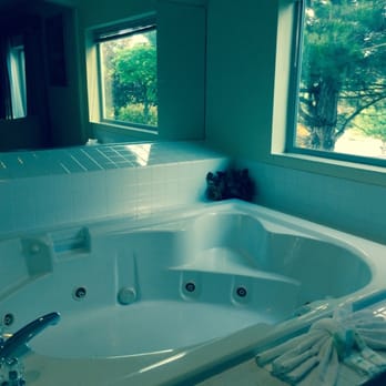 Comfort Suites 16 Photos 17 Reviews Hotels 2625 Cascade Photo Of Comfort Suites Hood River Or United States Jacuzzi Tub In