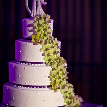Michelle S 155 Photos 222 Reviews Bakeries 615 Tennessee St Photo Of Michelle S Redlands Ca United States So Amazing Alternating Tiers