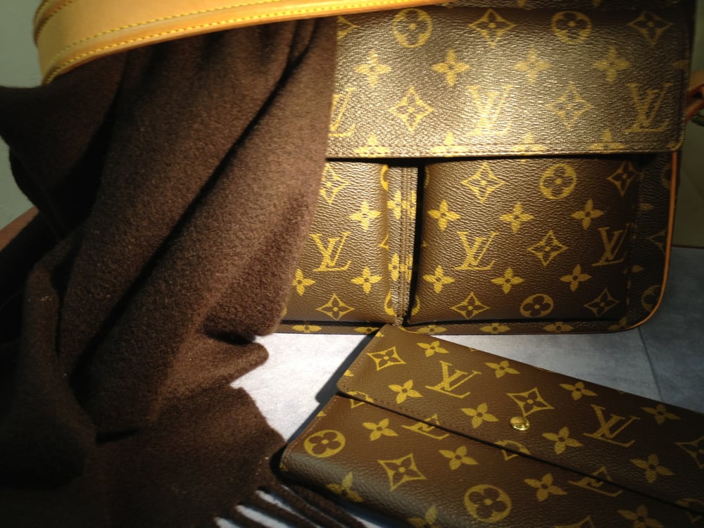 It’s Chic Again! Consignment 24 Photos Women's Clothing 1225