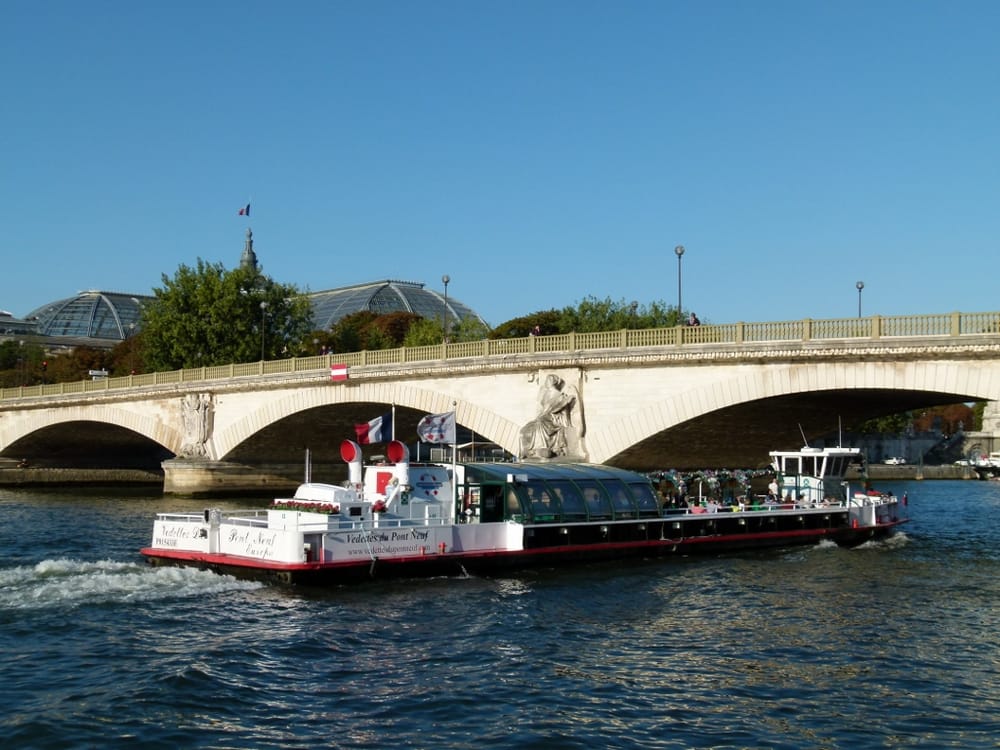 Pont des Invalides - Landmarks & Historical Buildings - Quai d'Orsay ...
