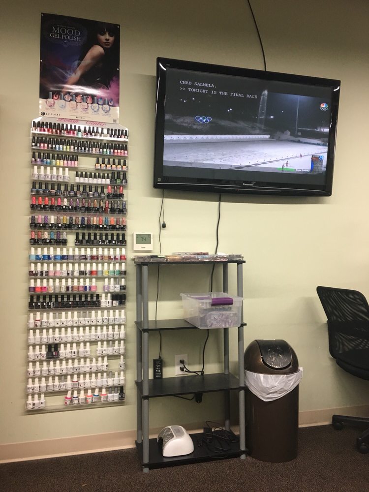 Chesire Nails 11 Reviews Nail Salons 2221 Plainfield Ave NE