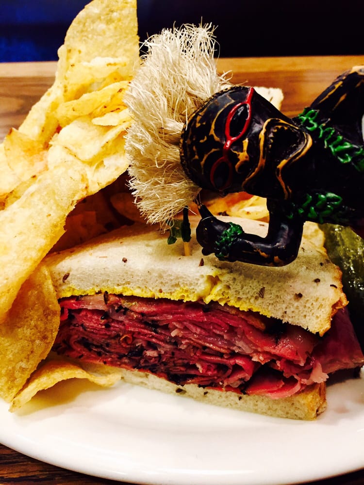 Greenblatt’s Delicatessen & Fine Wine Shop Beer, Wine & Spirits Hollywood Hills West West