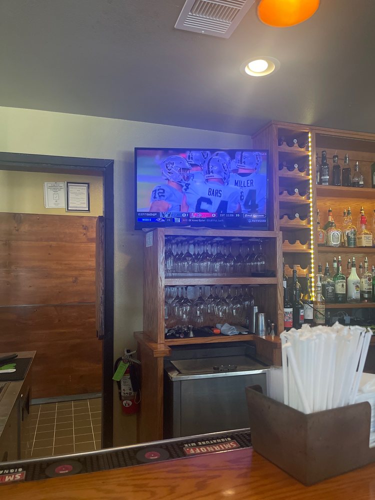 Main 101 Grill and Bar