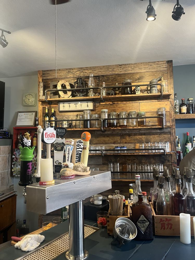 Leo. a public house