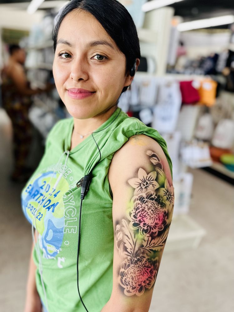 Akiko Face Painting, Bradenton Roadtrippers