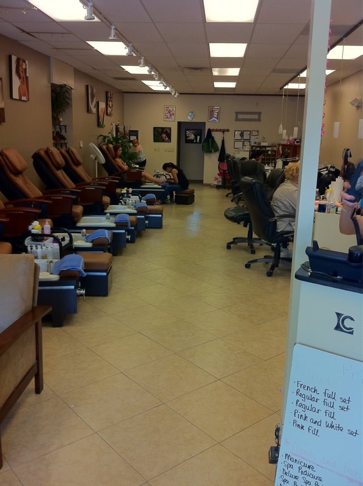 Salon 152 Hair Salons 9328 N Oak Trafficway, Kansas City, MO