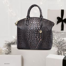 Brahmin Handbags 20 Photos Leather Goods 13350 Dallas Pkwy Photo Of Brahmin Handbags Dallas Tx United States