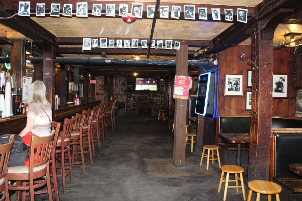 Doggie's Pub