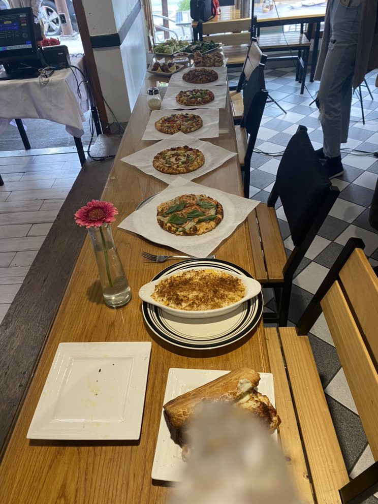 Red Tomato Pizza House