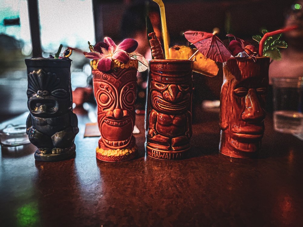4 Kahunas Tiki Lounge