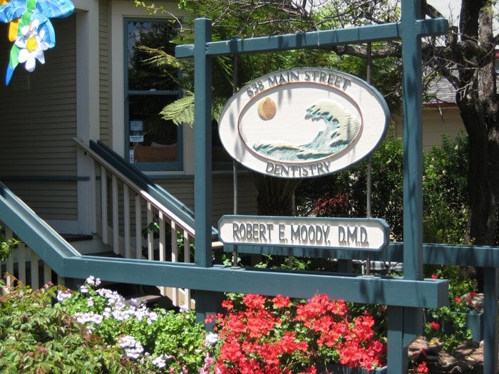 image of business Robert E Moody, DMD