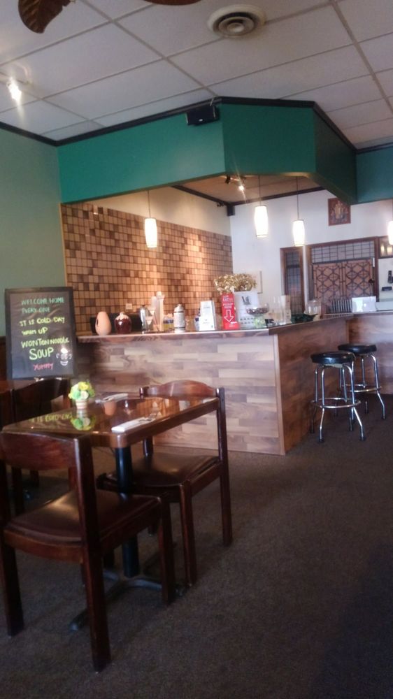 I Wouldn T Say The Place Is Small Or Tiny But Rather Intimate And Photo Of Subdragon 111 Thai Restaurant Addison Il United States I Wouldn