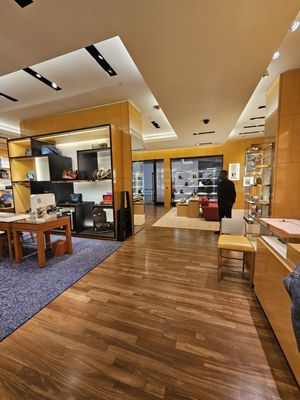 roosevelt field louis vuitton