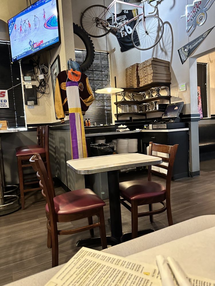 Somma Pizza Restaurant & Sports Bar