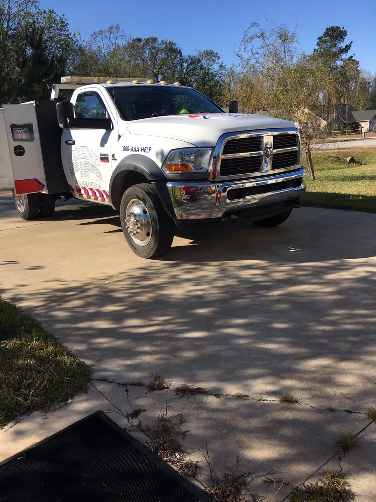Hooked Up Towing & Recovery