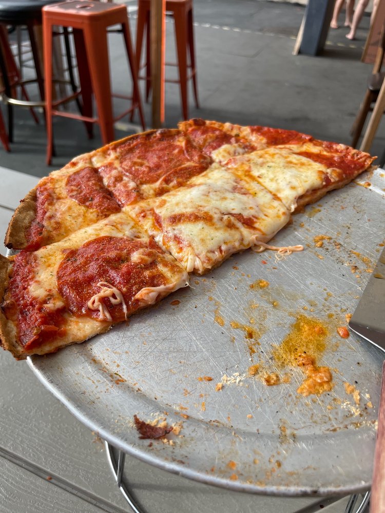 Cruisers Pizza Bar Grill - Newport Beach