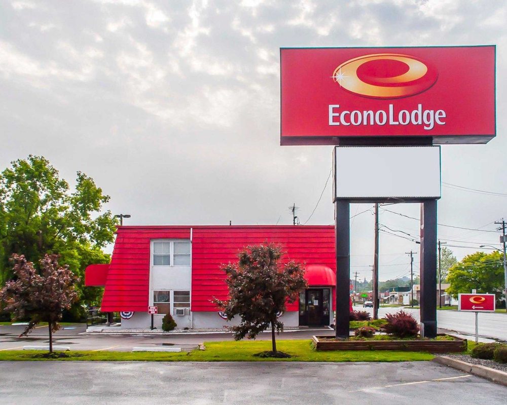 Econo Lodge 16 Photos Hotels 1030 Arsenal St, Watertown, NY