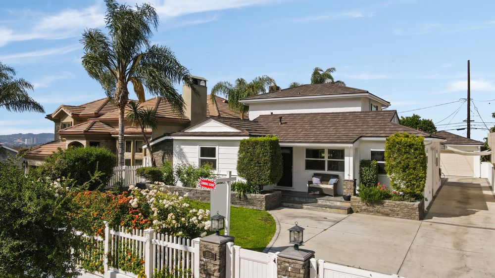 Kelly Gomez - HomeSmart Evergreen Realty