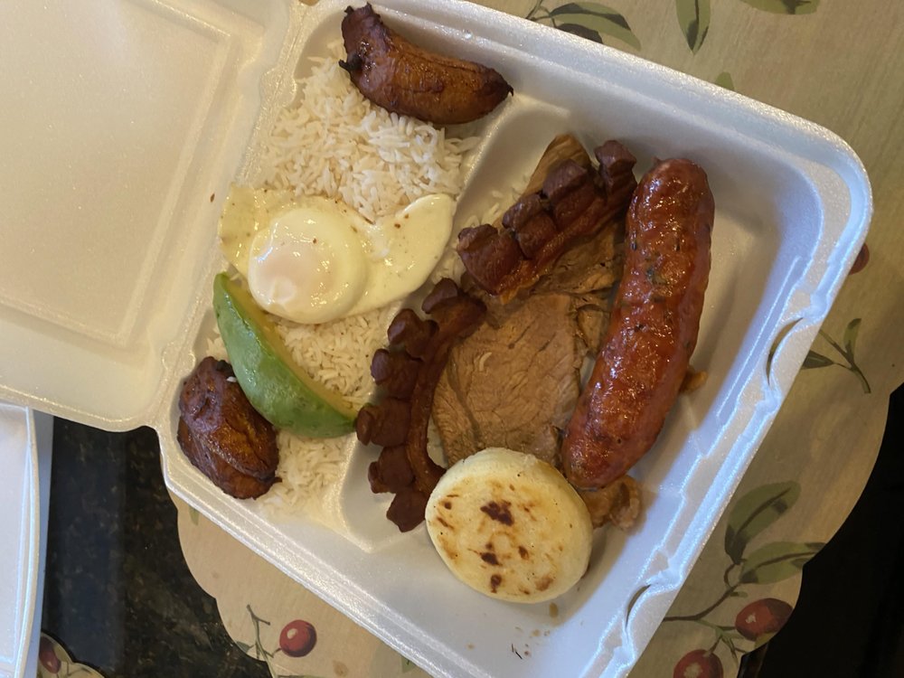 Chamo's Bar And Grill