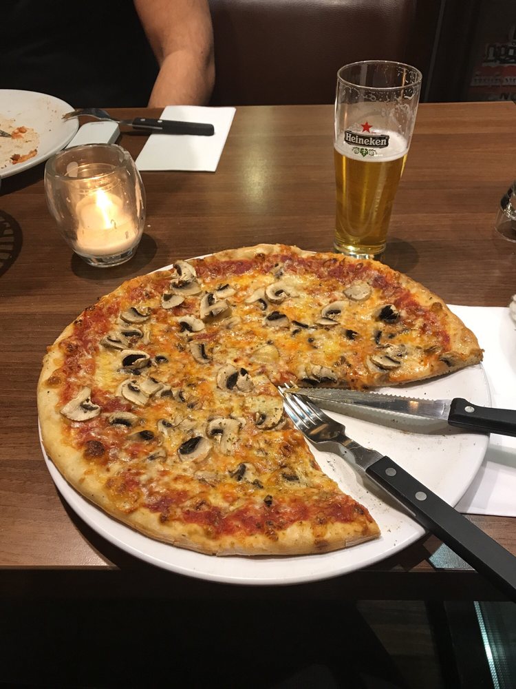 Photo Of Pizzeria La Traviata Photo Of Pizzeria La Traviata