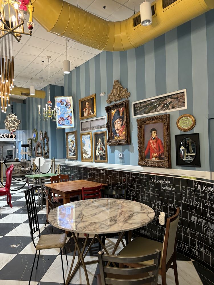 Amélie's French Bakery & Café