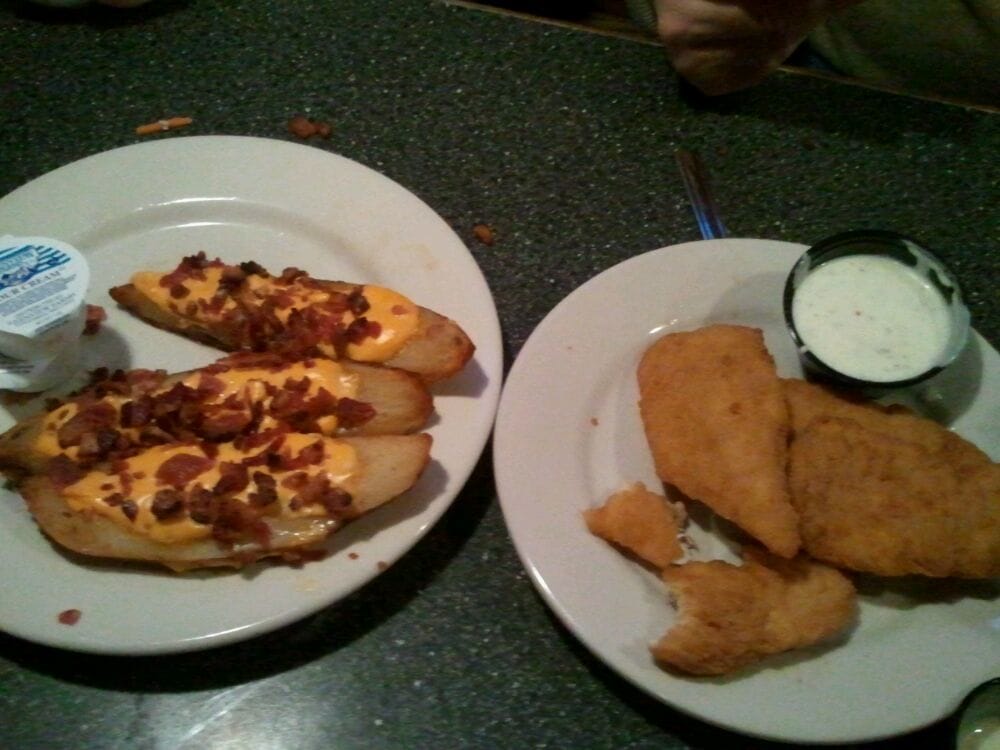 Capps Pizza Pizza 12830 Painesville Warrn Rd, Painesville, OH