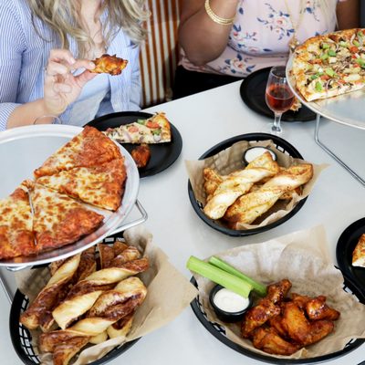 Round Table Pizza Order Food Online 119 Photos 104 Reviews Round Table Pizza Order Food Online