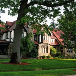 Victorian Tudor Inn 10 Photos Hotels 408 W Main St Bellevue Photo Of Victorian Tudor Inn Bellevue Oh United States Front Yard