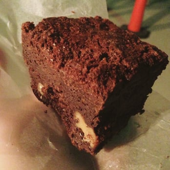 Crémy Patisserie - Montréal, QC, Canada. BROWNIE.