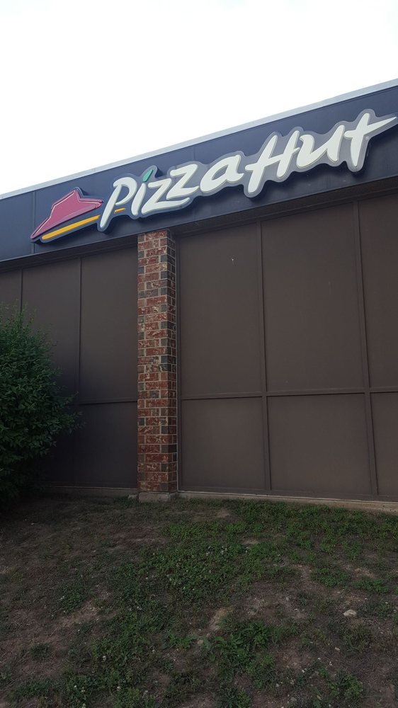 Pizza Hut 11 Photos Pizza Building 1711 Cooley Ave, Fort Leonard